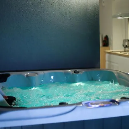 Duplex With Private Outdoor Close To Center ストラスブール