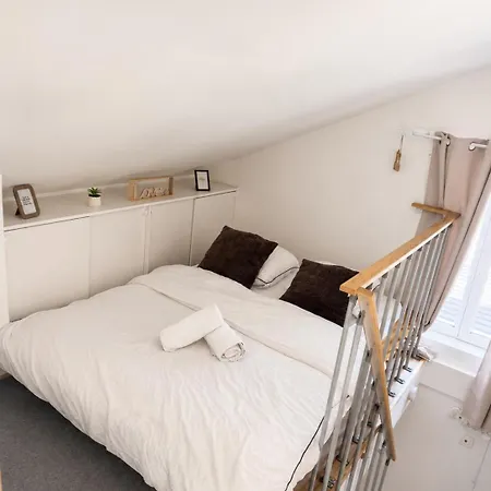 Duplex With Private Outdoor Close To Center Apartman *