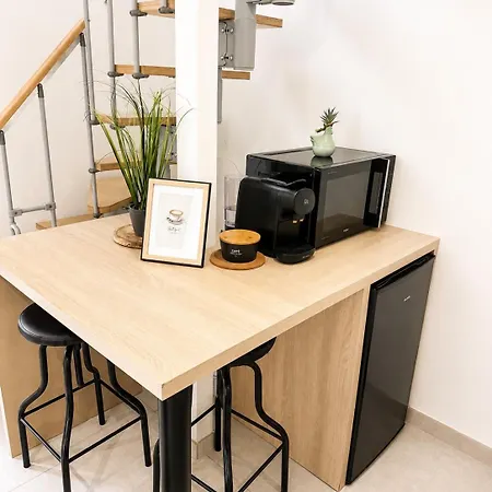 Duplex With Private Outdoor Close To Center Apartman