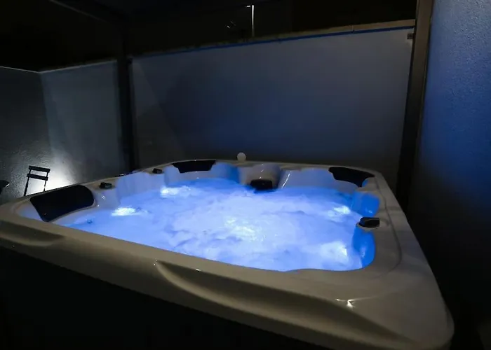 아파트 Duplex With Private Outdoor Close To Center