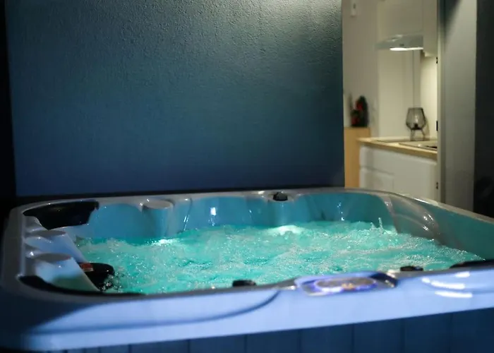 Duplex With Private Outdoor Close To Center 스트라스부르