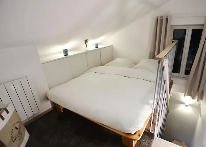 Duplex With Private Outdoor Close To Center