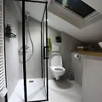 Duplex With Private Outdoor Close To Center *